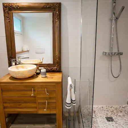 Erreka Txikia فندق مبيت وإفطار 4*
